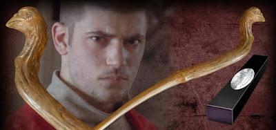 ecosdeazkaban's tweet photo. La fibra de corazón de dragón es uno de los tres grandes núcleos utilizados por Garrick Ollivander y, según sus propias investigaciones, suele producir las varitas de mayor potencia...

https://t.co/SX7hBa9Cmv

#ecosdeazkaban #varitas #harrypotter https://t.co/AhRVIS2MD9