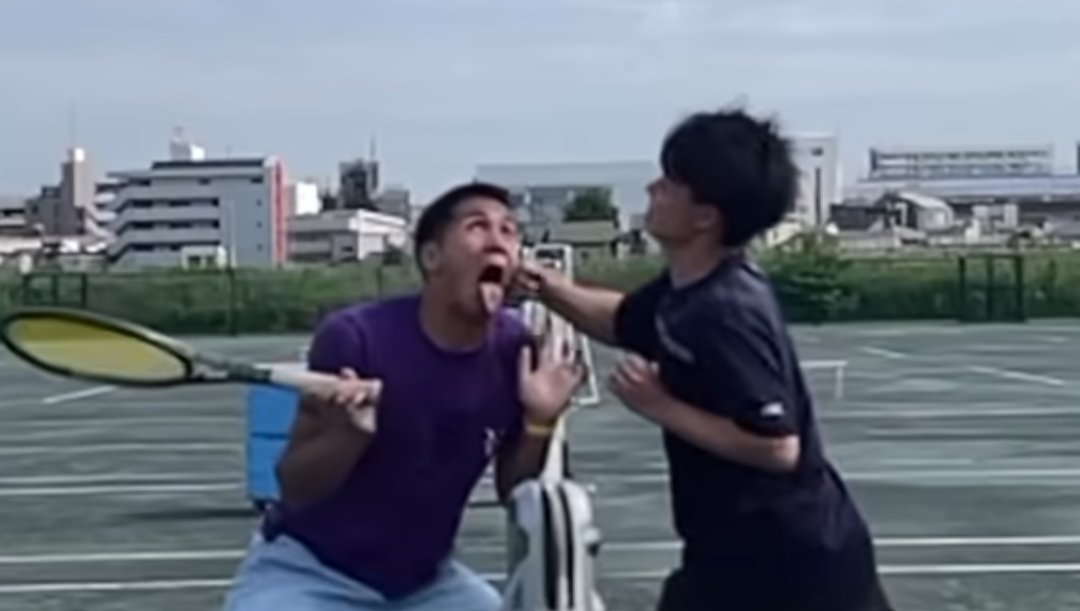 hphiragi's tweet photo. 今出川で大学生いっぱい乗ってきて今これ https://t.co/Wf2lW8IqD3