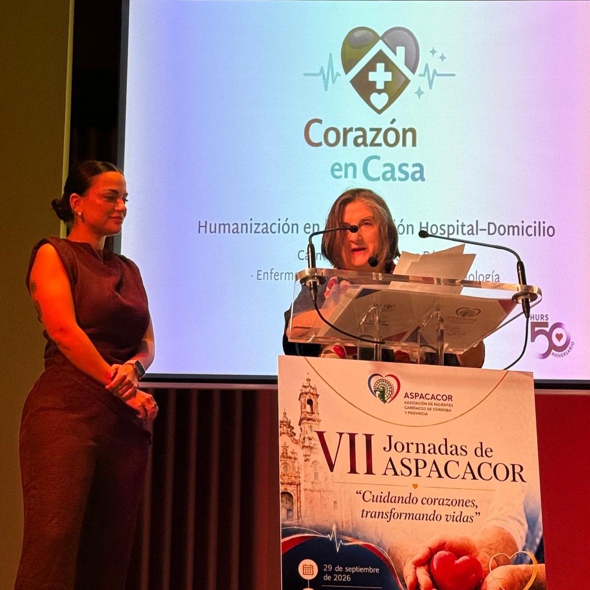 COECordoba's tweet photo. ❤ @ASPACACOR ha desarrollado sus VII Jornadas, a las que asistió el @COECordoba , y en las que la enfermera gestora del Servicio de Cardiología del @HUReinaSofia  , Carmen Sánchez, ha presentado el proyecto 'Corazón en Casa', de seguimiento telefónico para pacientes postinfarto. https://t.co/y1Y5LdMRHi