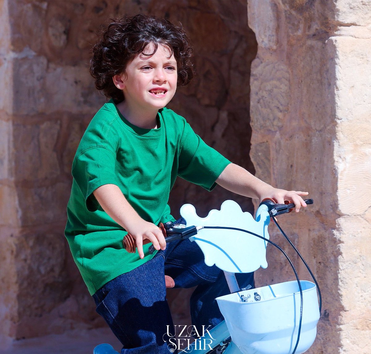 elzgr1's tweet photo. a mum who has given everything in her life for her son, saying goodbye to him thinking she won’t see him again for years, believing that, like any child, he will be sad and worried without her. but the child walks straight out of the police station and happily runs to hug his grandmother because there are no longer any obstacles keeping him from living with her, and then goes off riding his bike around the courtyard.

i have never seen a child written so unbelievably badly, with such a complete lack of depth, love and attachment toward his mother. it’s painfully frustrating.