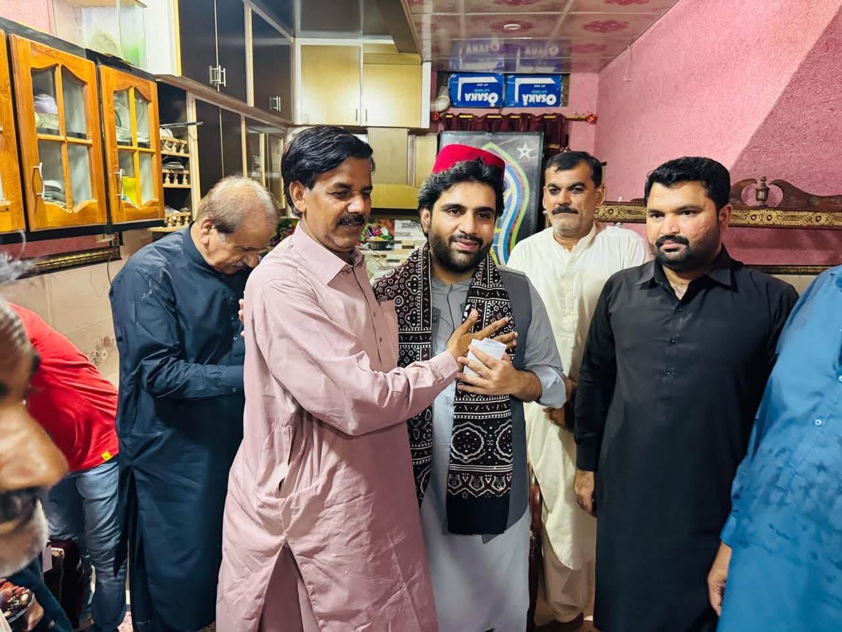 SyedKumailHShah's tweet photo. Visited various areas of Sukkur, interacted with workers and residents, listened to their concerns and reviewed ongoing development work.

#SKHS #DistrictCouncilSukkur #Sukkur #PPP https://t.co/hY8M7ehpHT