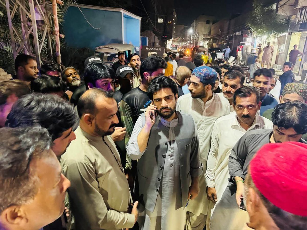 SyedKumailHShah's tweet photo. Visited various areas of Sukkur, interacted with workers and residents, listened to their concerns and reviewed ongoing development work.

#SKHS #DistrictCouncilSukkur #Sukkur #PPP https://t.co/hY8M7ehpHT