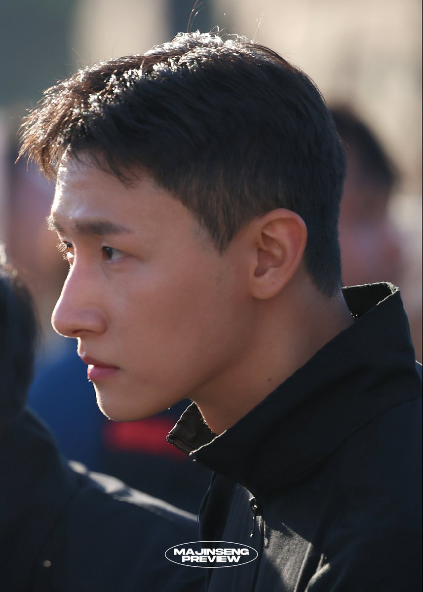 ma_jinseng's tweet photo. 261002 지상군day2 #창균 #아이엠 #IM 아 잘생겼어...🫠 https://t.co/B2laS2mmrX