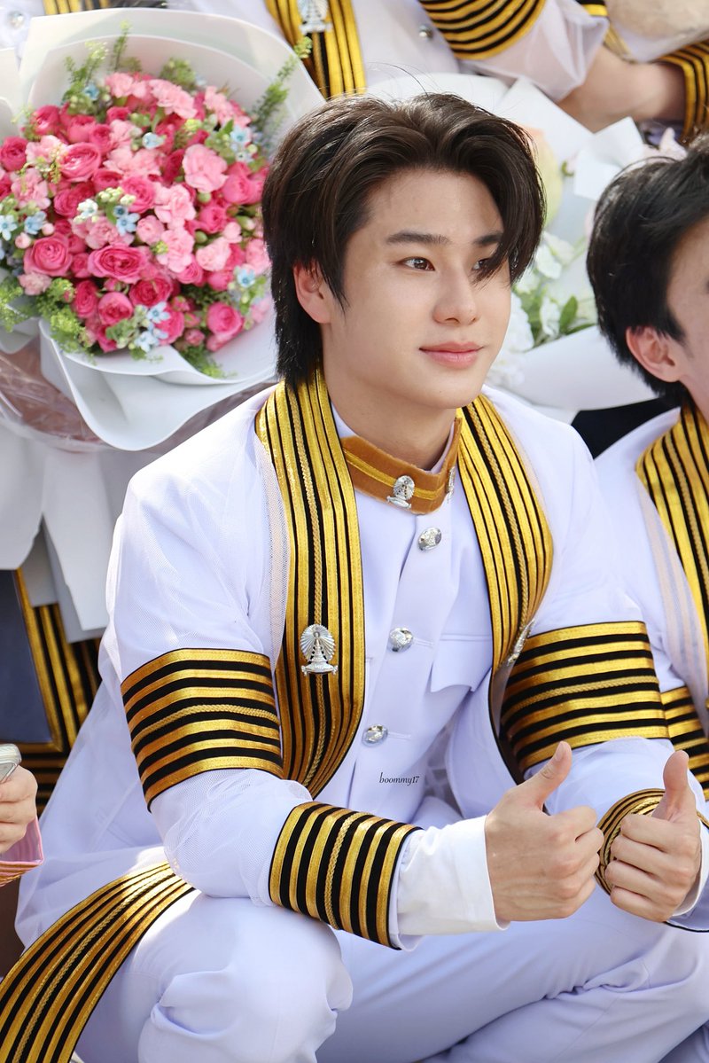 boommy17's tweet photo. พี่ภีมสุดหล่อ วันนี้ดูไลฟ์หาพี่ภีมไม่เจออ่ะ

LUKE GRADUATION DAY

#CongratulationsLuke 
#lukeso_ https://t.co/6Da1QSIkVX