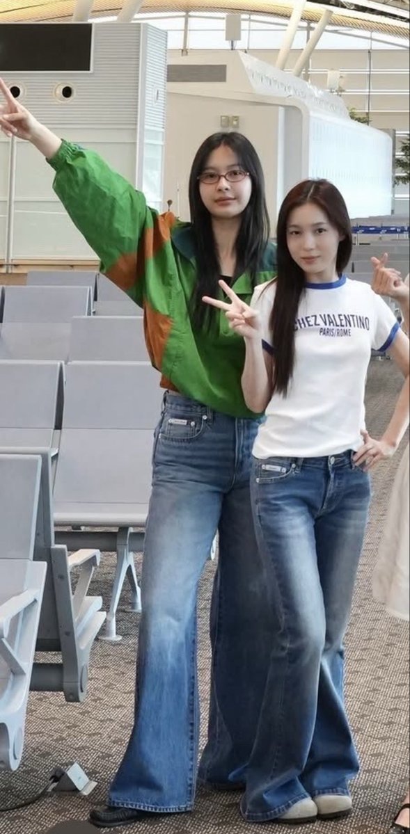TPaeyeon's tweet photo. แล้วไม่ให้คิดว่าเหมือนพวกแอบคบกันได้ไง ดูแต่ละสิ่งที่ทำ 😳🫣🤔 https://t.co/YXjJ1Q40yF