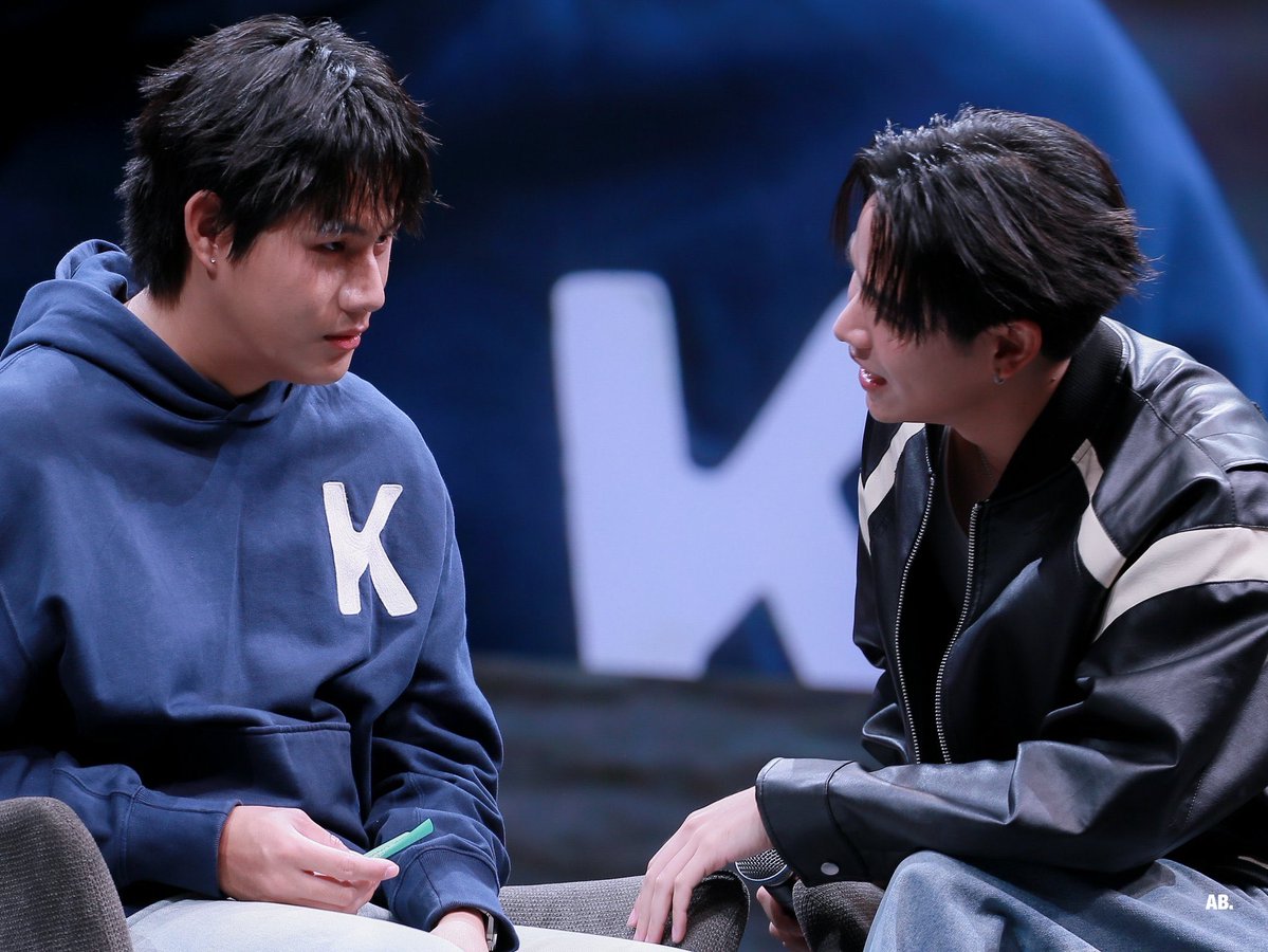 myp_rsw's tweet photo. งาน Fanival ของพวกผมอะหรออ👇
ตำนานแม่ของลูก🧑‍🧑‍🧒
ตำนานดอกไม้กับคนสวย💐
ตำนาน like queen 👑
ตำนานต่อไปคงเปนหอมแก้ม😘 https://t.co/42lchn6F5B