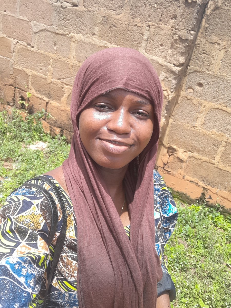 Aseeyarh7's tweet photo. We go again today
The sun too hot, na why I use am take quick selfie 🤭 https://t.co/TXq6hisZD1