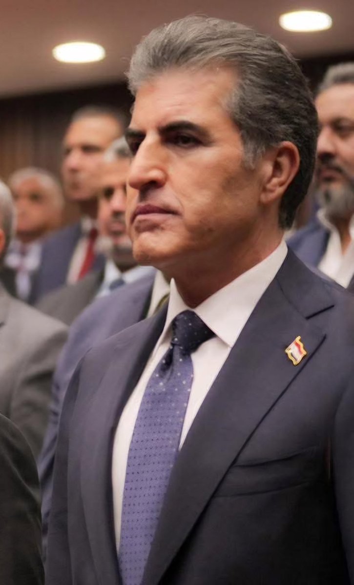 Hejir_hnu's tweet photo. 🔴بەپەلە

سەرۆکی هەرێمی کوردستان، نێچیرڤان بارزانی لە بۆنەی جەژنی ڕۆژی سەروەری لە بەغدا، سنگی خۆی بە ئاڵای عێراق ڕازاندووەتەوە... https://t.co/GWcThlsSsU