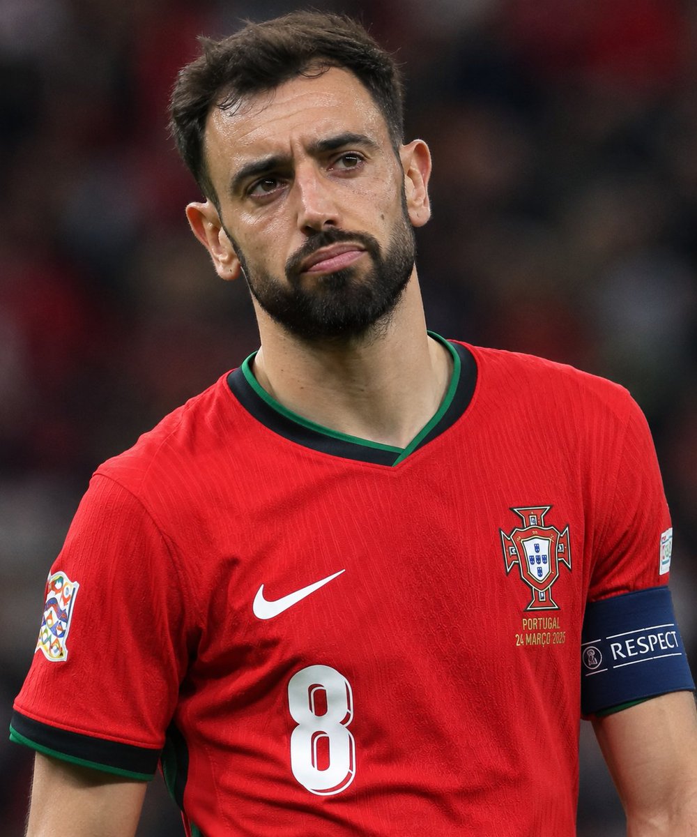 Kelvin451145's tweet photo. I’m slowly developing a h8te for Bruno Fernandes 😭

I never really liked him like that, but this h8te keeps increasing, especially when he plays for Portugal.

Watching him play with bitterness in my he@rt 😭🤧

Such a dev!lish h8te 💔 https://t.co/5iqs28IKrU