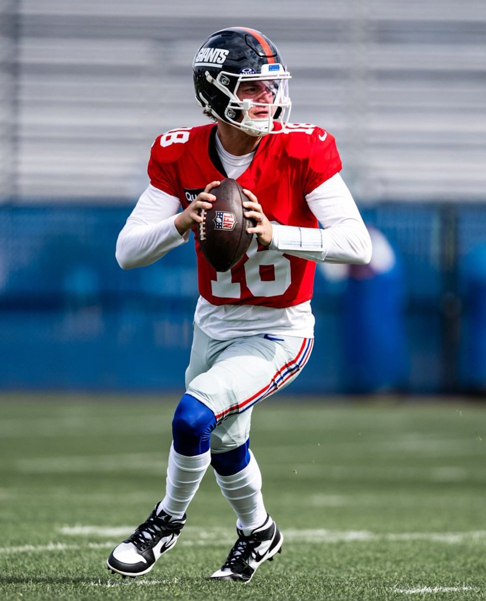 BigBlueFilmRoom's tweet photo. Chris Collinsworth believes this Giants offense is much easier for JJ McCarthy than what he had in Minnesota:

"He was put into a very advanced offense [in Minnesota]. ... This is a much easier offense [in New York]. This is an offense that's going to run the ball first. This is an offense that's going to try to establish an old Bill Parcells-New York Giants approach."

(Via PFF YouTube)