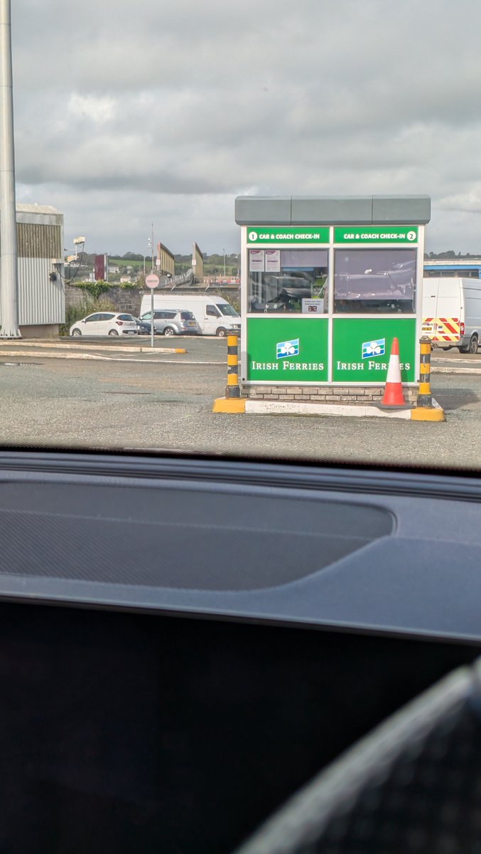 creakyblinder's tweet photo. Ireland here I come #Creaky #CreakyBlinder  #Tidy  #BlinderGang @pajo_lee get the Guinness in 😜🤓 https://t.co/Nlvc6YAhcW