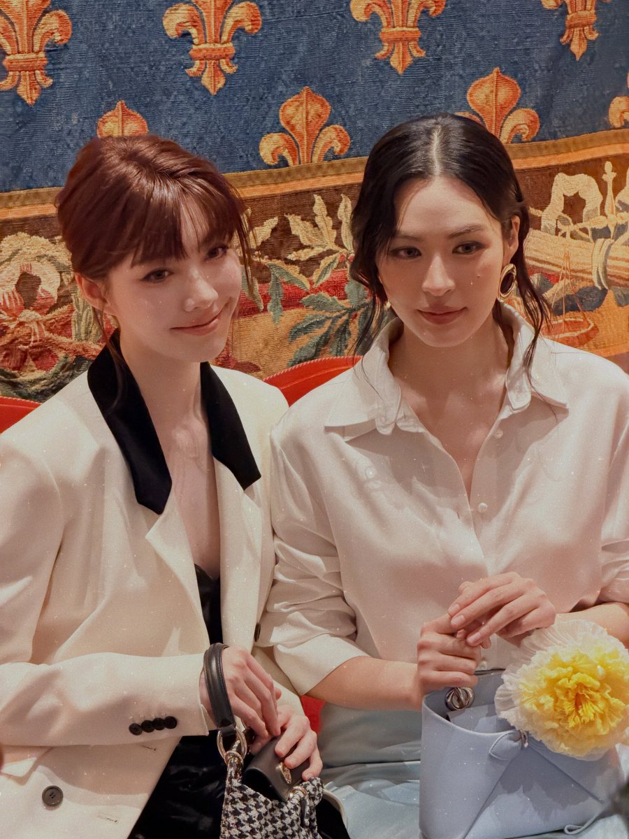 LingOrm_BH's tweet photo. Paris in Love 🤍🥐✨

Cr. ig : bookypimpoly 

#LinglingKwong #OrmKornnaphat 
#LingOrmDiorSummer27 #LingOrm 
#Dior #DiorSummer27 #PFW https://t.co/rlr7HYv602