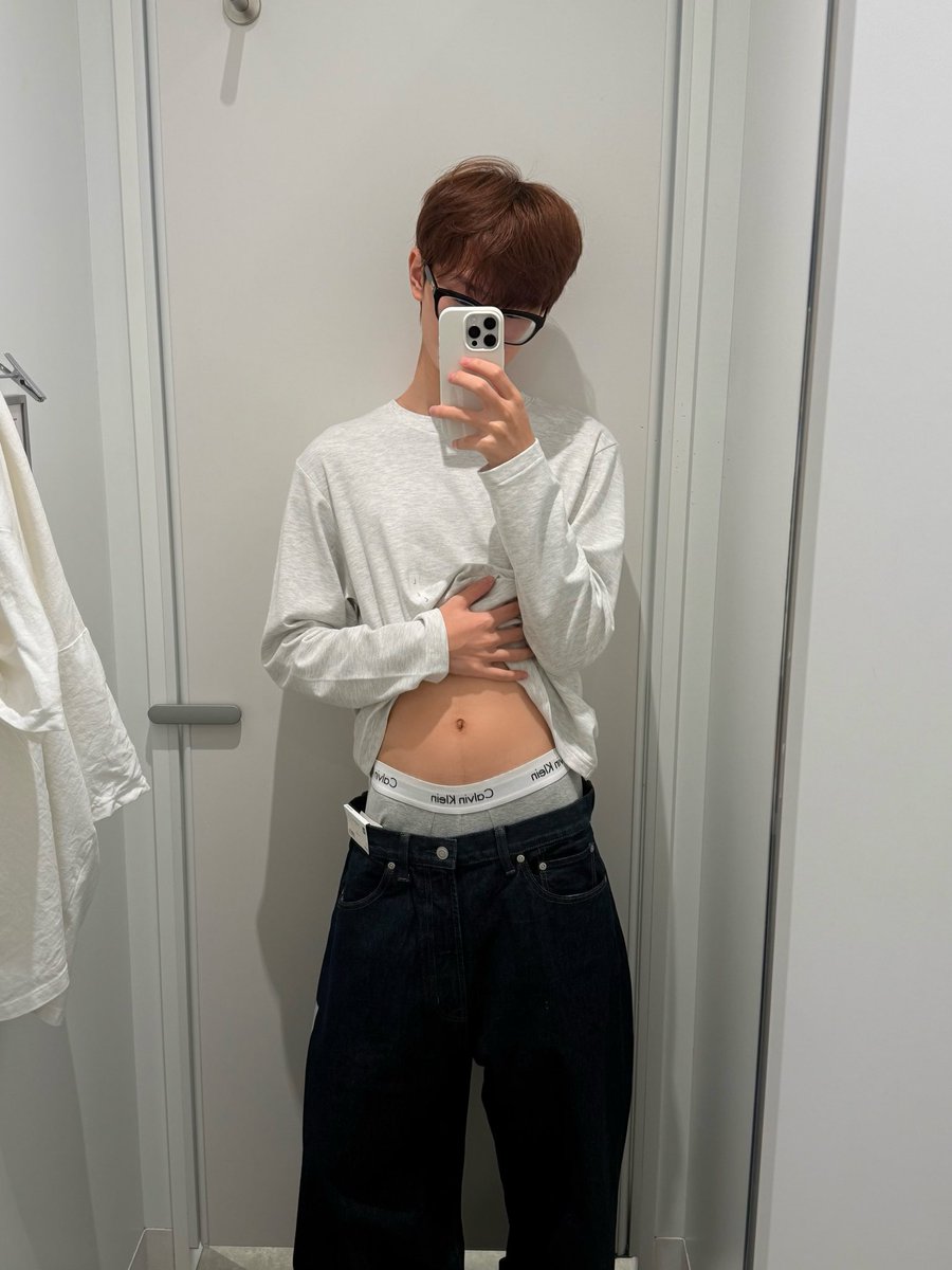 yang1202_'s tweet photo. 有人懂瘦子买裤子的痛吗 https://t.co/K4U5mNIcPn