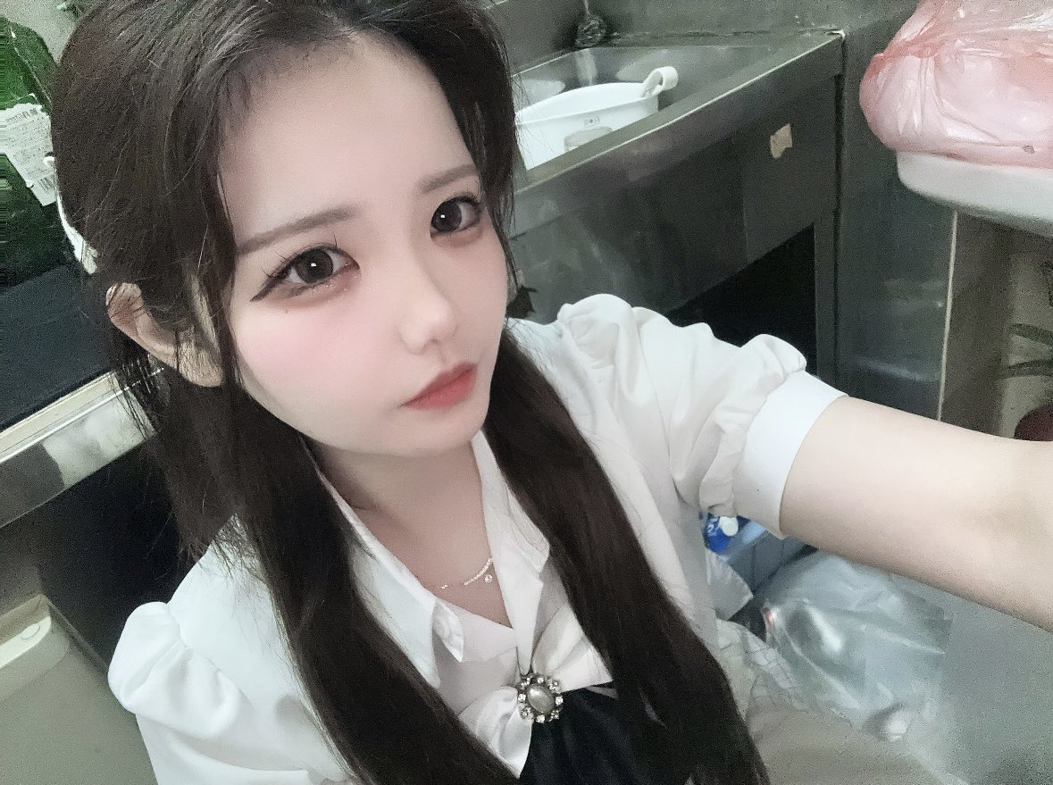 Yua_pop01's tweet photo. #コンカフェ嬢　#自撮り界隈　#新宿 #歌舞伎町 

君だけのもの🪄︎︎✨ https://t.co/DONHUFgr7r
