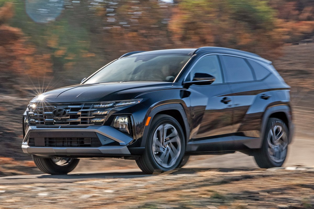 ArizonaDriver's tweet photo. Arriving midweek: the 2026 Hyundai Tucson Limited AWD Hybrid, just as the all-new 2027 has been revealed... so a swan song, an  announcement and for some an inspiration to go grab a 2026 (perhaps at  closeout prices?). #hyundaiusa #hyundaitucson #hyunaitucsonhybrid https://t.co/940cdQ9gsY