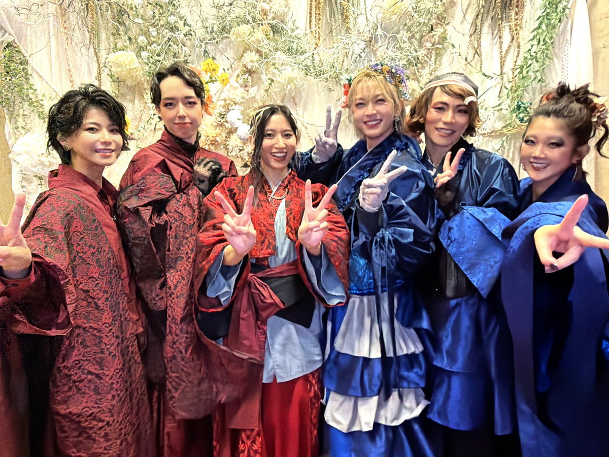 0621Hiro0621's tweet photo. 本日もありがとうございました！！！

両家のみなさんと！！！！

早いもので残り2公演！！！
よろしくお願いします！！！！

#ロミジュリOC https://t.co/N8msXxid07