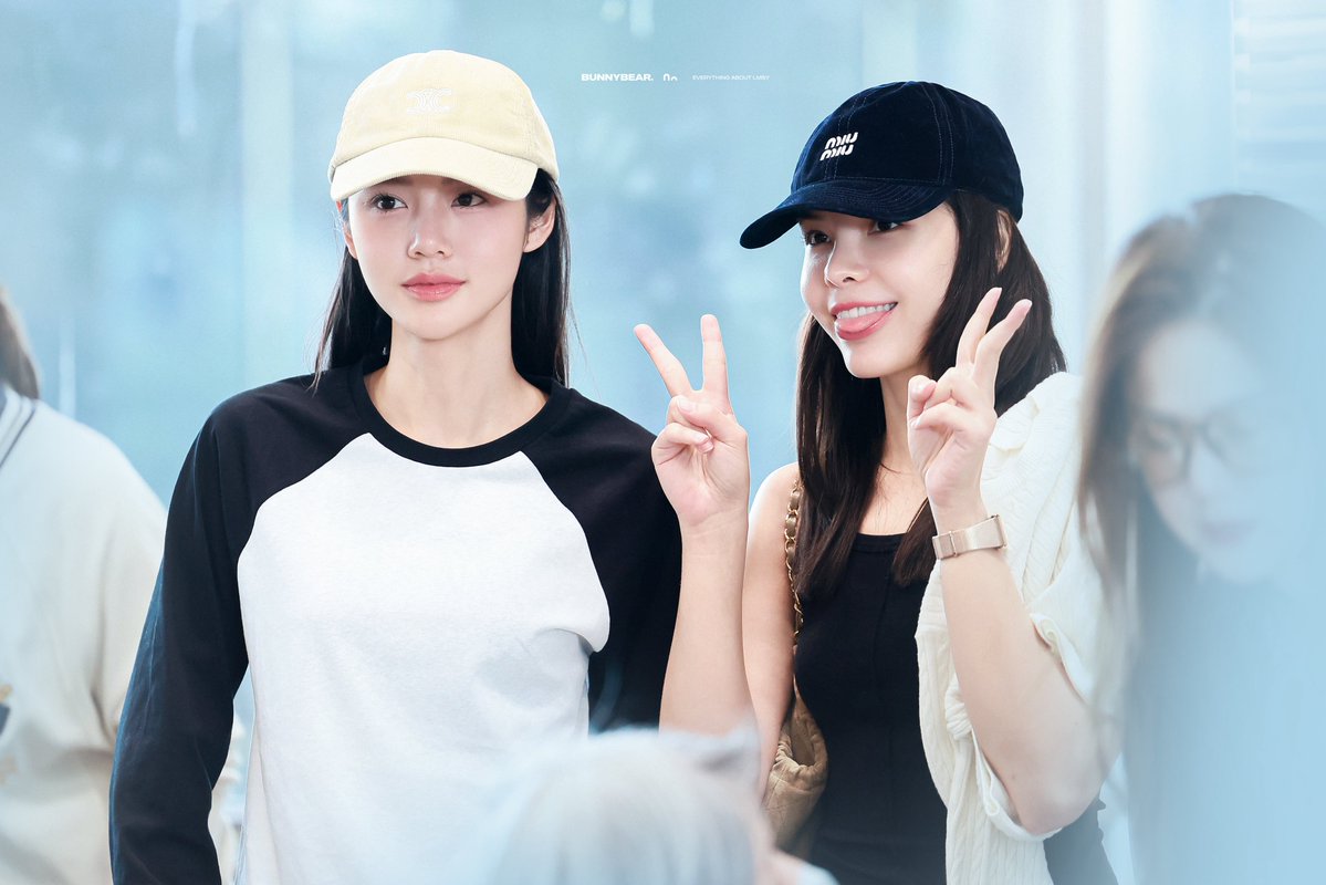 BunnyBear1819's tweet photo. 261006

BKK✈️
🥰

#ลูกหมีซอนญ่า #LMSY 
#LMlookmhee #SonyaSaranphat https://t.co/YvmwYZabm9