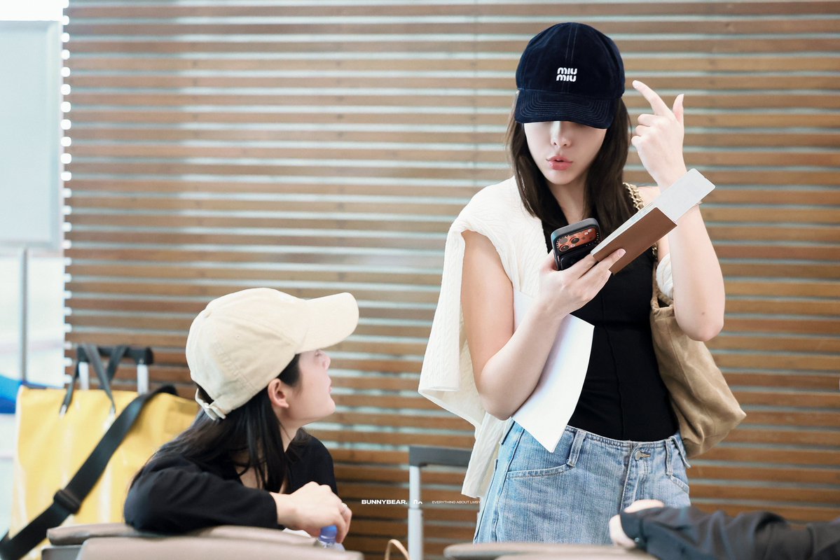 BunnyBear1819's tweet photo. 261006

BKK✈️
🥰

#ลูกหมีซอนญ่า #LMSY 
#LMlookmhee #SonyaSaranphat https://t.co/YvmwYZabm9