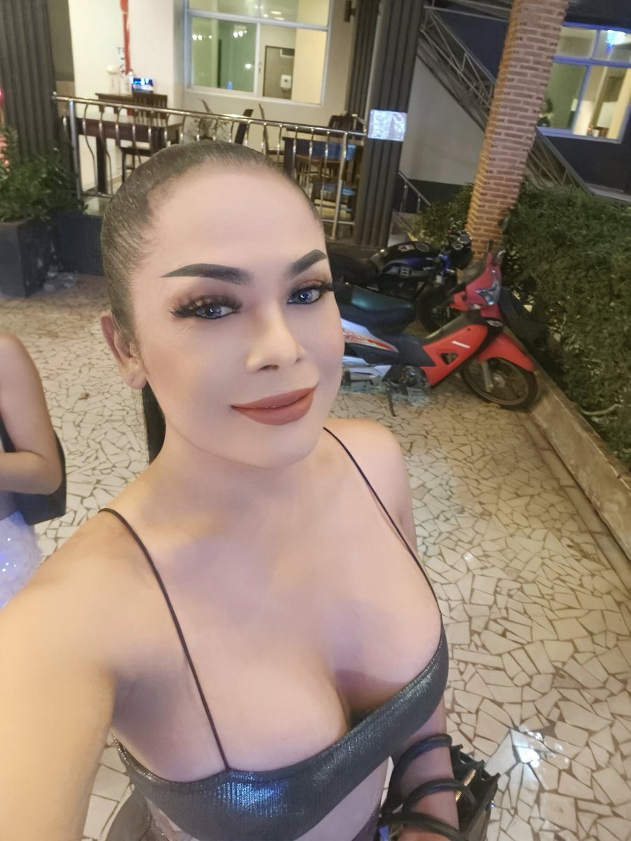 dwetiy's tweet photo. #ladyboy_riyadh 
#ladyboy_saudi 
#ladyboy_both_in_Riyadh https://t.co/VsMl5XN7nM