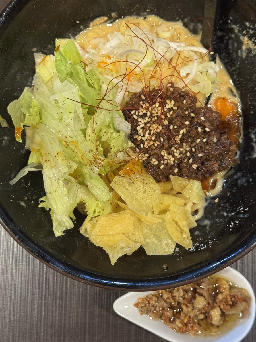 mescarbonicsub6's tweet photo. ラーメン部活動2026年545軒目は与野のひろとで、汁なし濃厚担担麺とカリカリ。
#ラーメン  #ramen #lamen #rahmen #中華そば #支那そば #つけ麺 #まぜそば https://t.co/Y6wj40VUVH