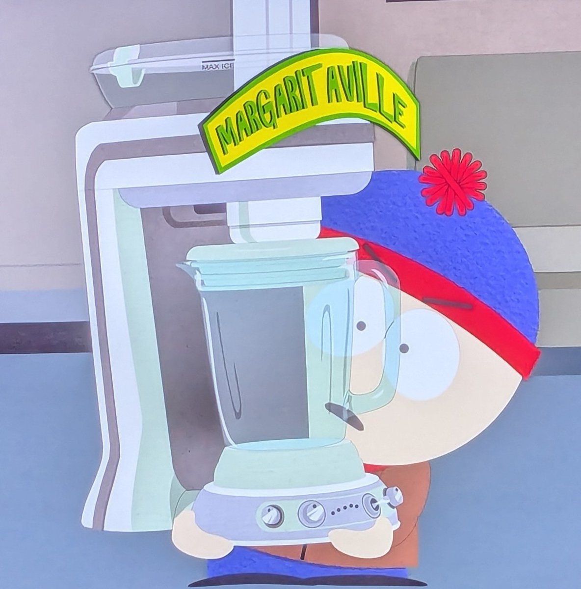 Crocodile_83's tweet photo. He's so small not even a margaritaville tall the baby 🥺🥺😭😭 https://t.co/QPgF1zBYEa