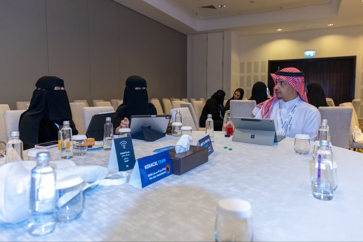 KKESHKSA's tweet photo. خلال Hacking Time لليوم الثاني، تواصل الفرق المشاركة استكمال مخطوطاتها البحثية ومراجعتها، استعدادًا لتقديمها إلى مجلات علمية محكّمة.

#هاكاثون_العيون
#TheEyeHackathon https://t.co/9dgtP63rL4