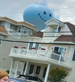 koyo_mi777's tweet photo. ngl i cant belive the fishmonger watertower is real OMFG

its so sillyyyyy how you have this in your neighborhood and just not be happy all the time look at his smile omg https://t.co/jPzKpi1ogZ