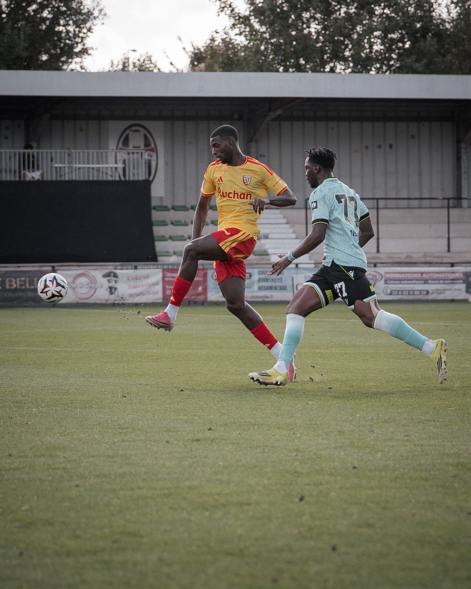 Standard_RSCL's tweet photo. Mi-temps à Lens. Les Rouches rentrent au vestiaire menés d’un but (1-0). ⏸️ #RCLSTA https://t.co/gIM7tIMkZP