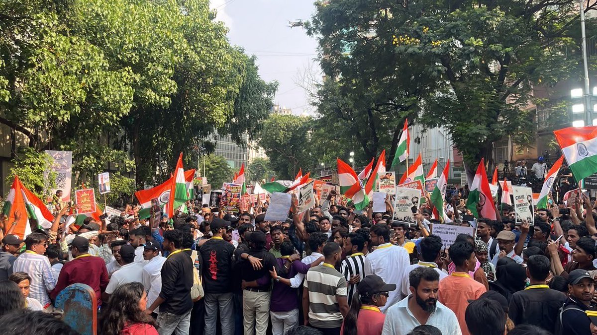 rohan_ad's tweet photo. Mumbai has turned up 🔥

@Cockroachisback https://t.co/HEB3rajgub