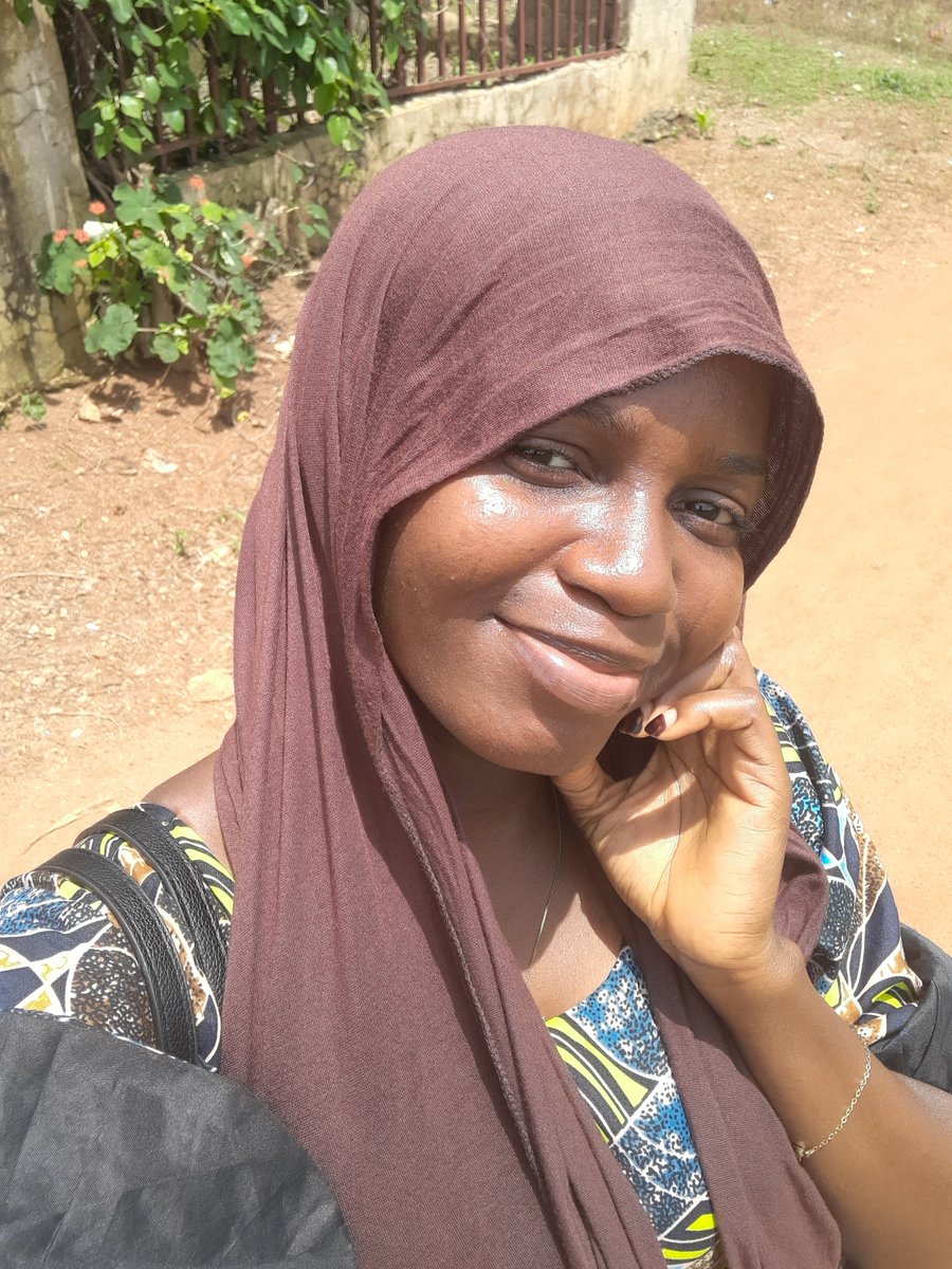 Aseeyarh7's tweet photo. We go again today
The sun too hot, na why I use am take quick selfie 🤭 https://t.co/TXq6hisZD1