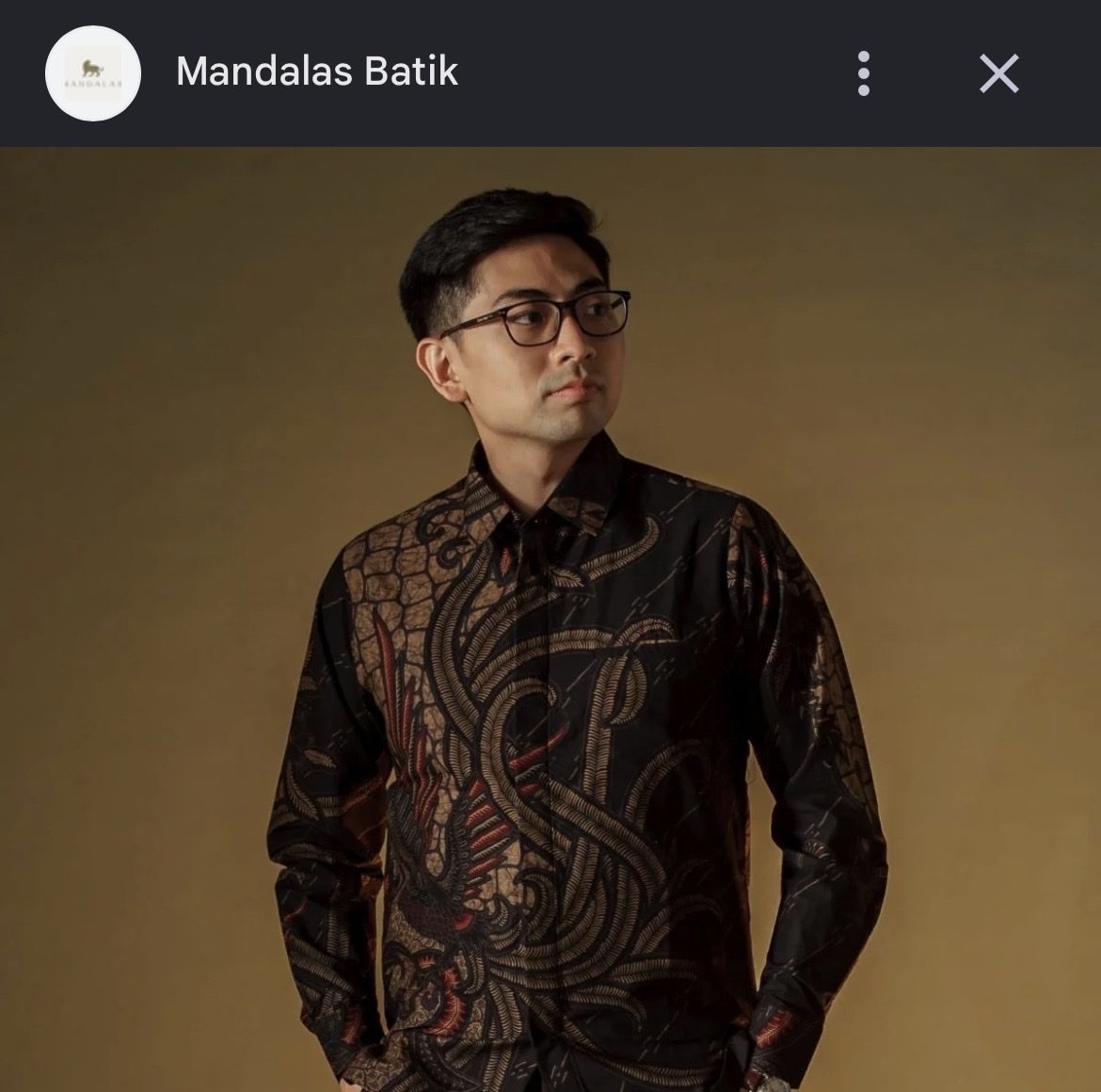medalplus22's tweet photo. Hari ini banyak bapak2 muda pake batik ya? Pada lucu2 banget pengen meluk deh 🤭
#haribatik #gaybandung 
Ps: foto hanya pemanis 🙏🏼 https://t.co/jgdF8ZIMPw