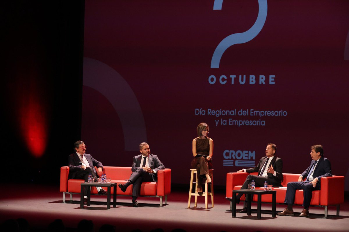 CEV_CV's tweet photo. 📰El presidente de #CEVAlicante reclama unas conexiones ferroviarias a la altura del potencial económico de la provincia

📎https://t.co/SmIGCQVU0x https://t.co/W6ZeFcbavj