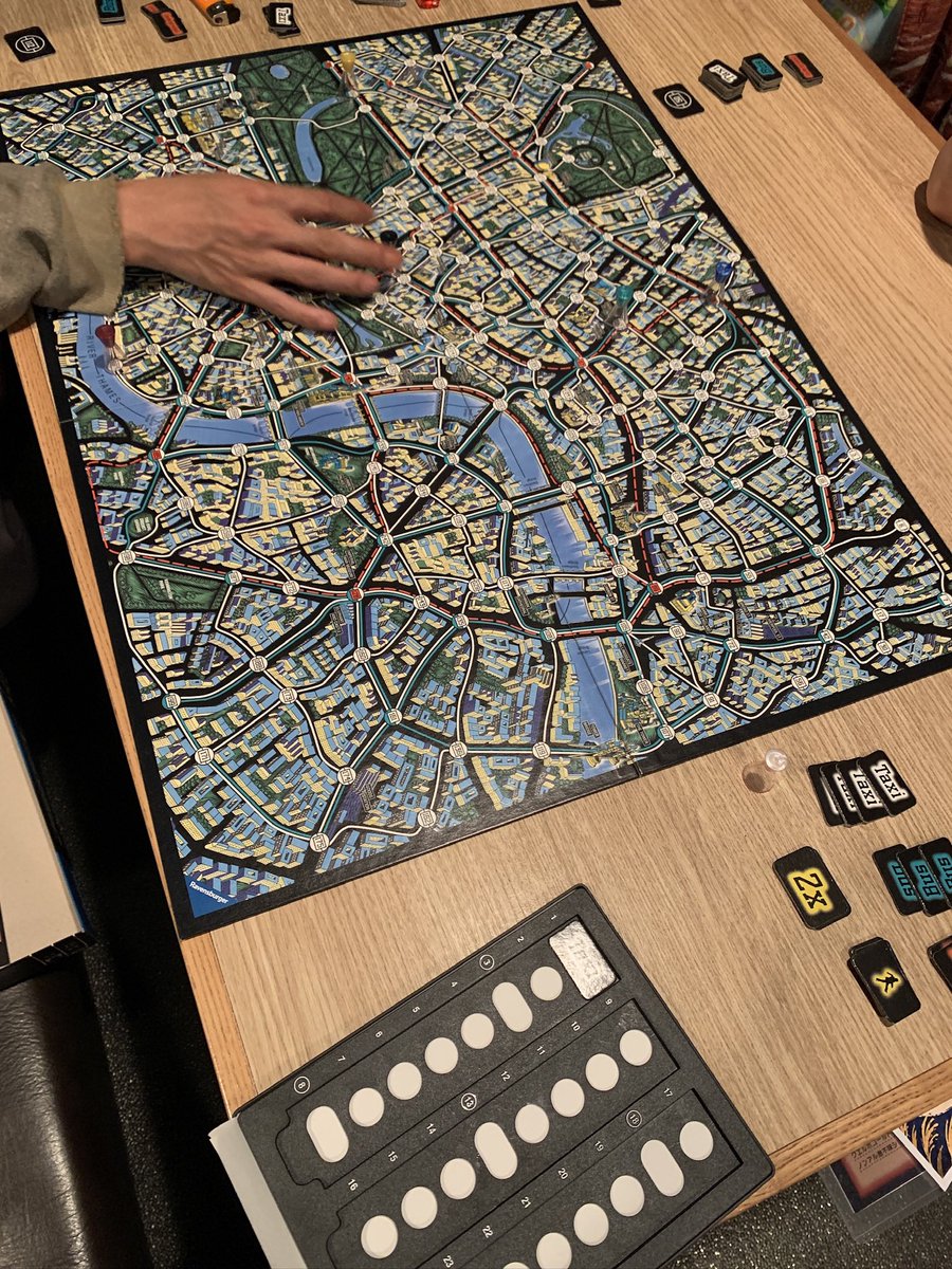 GAMESALOON's tweet photo. ゲームサルーン、OPENしました🎮
18時半〜翌5時まで営業中！

飲み放題2h 3000円〜
単品は1h 800円(1d付き)～

本日ダーツ投げ放題Day🎯

ボードゲーム、カラオケ、ダーツ、その他にもたくさんゲーム揃ってます🎯

皆さんのご来店お待ちしております✨
#ゲームバー #名古屋 #ボードゲーム #ダーツ #カラオケ