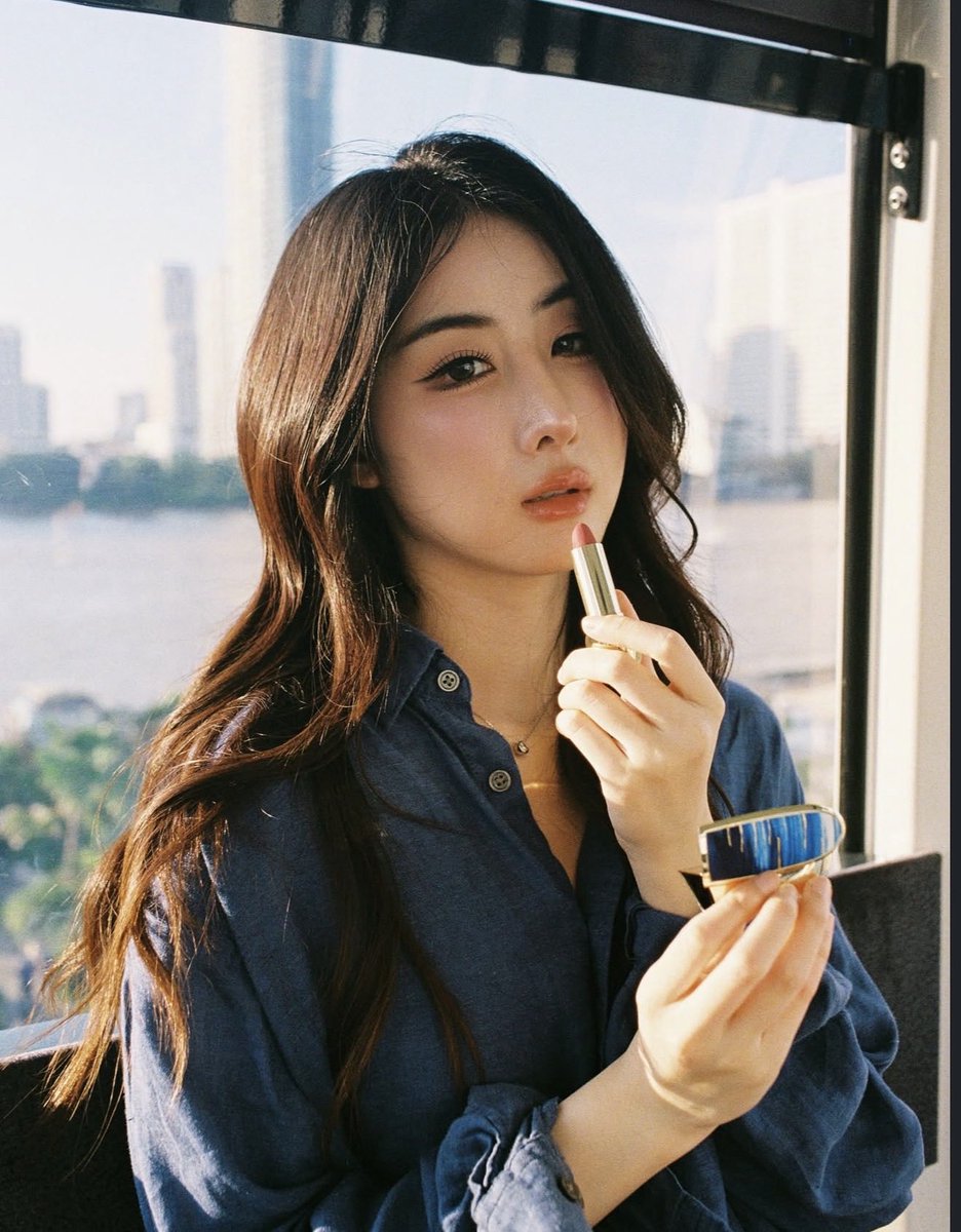 CineFocu's tweet photo. Yoko Apasra glowing with Guerlain Rouge G lipstick! 💄✨ https://t.co/IfD3fm0KmC