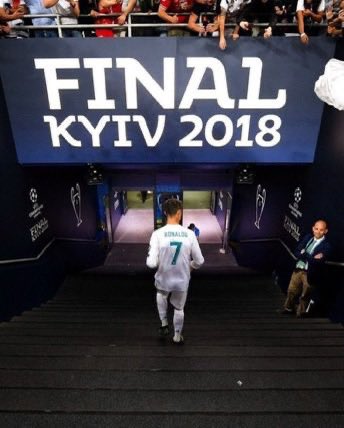 sloitfc's tweet photo. رحل عن ريال مدريد بدون وداع
رحل عن يوفنتوس بدون وداع 
رحل عن اليونايتد بدون وداع
رحل عن البرتغال بدون وداع

لم تكن المره الاولى التي يرحل فيها بدون وداع 
اعتاد كريستيانو ان يرحل دومًا وحيدًا بدون وداع !

أعتدنا على النهايات الحزينة 💔😓 https://t.co/tpFCaHJ1HC