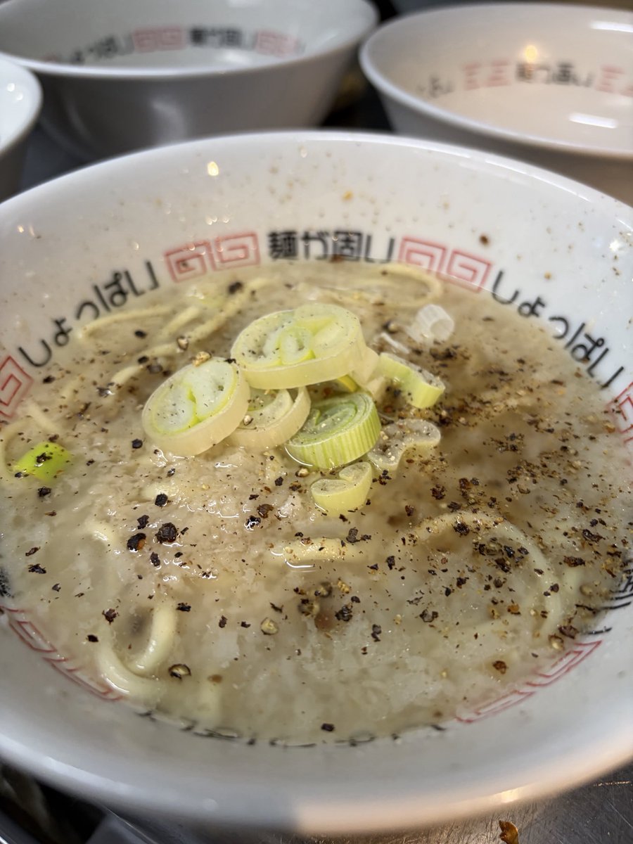 kuwabara_sio's tweet photo. この間土佐っこらーめん食べたので思いついた奴の試作。
五十過ぎた俺にはキツイが
二十代のリョウとユメは超絶旨いらしい。
よくわからん。
俺は一回食べれば充分。
明日やるかも。
思い出したんだけど
見た目は中学生みたいだけど
そう言えばユメはもう
二十代では無かった。
間違えてすまんユメ。 https://t.co/Tnd9VCeK98