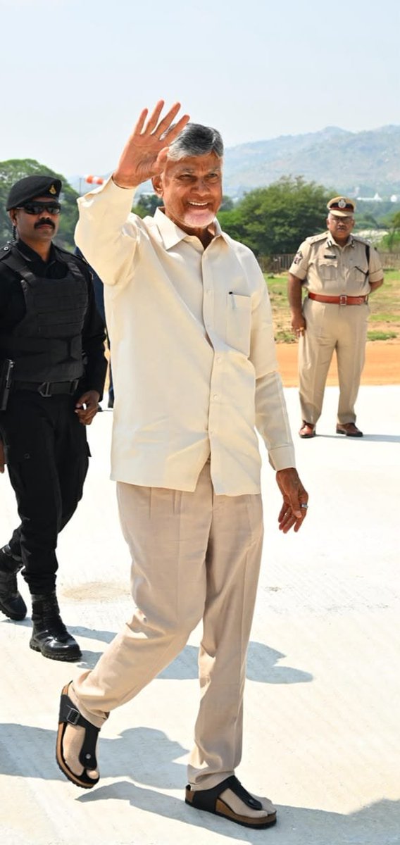 garimasinglv's tweet photo. A region full of history, culture and hardworking people deserves every success. #RayalaseemaVijayeebhava https://t.co/0k5mZYS4wl