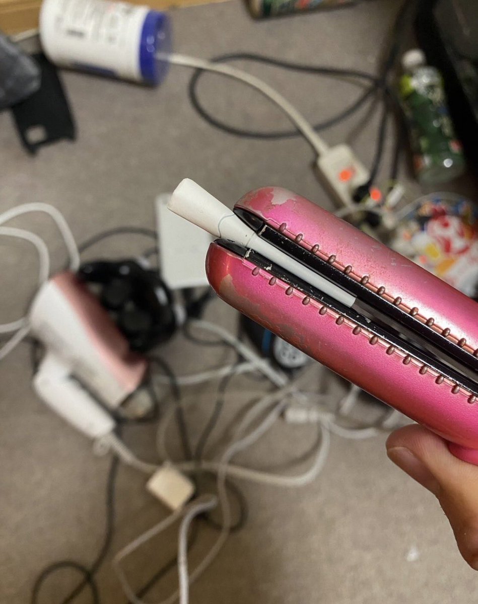 yokose_banana's tweet photo. アイコスの機械の部分壊れたらヘアアイロンで代用出来るらしいwwwww天才かよwww https://t.co/7q6qWCpZ1l
