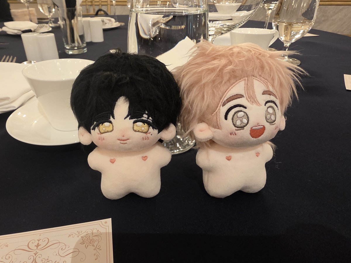 ki_ki_18's tweet photo. 호식이팬분이 호식이랑 성연이 인형을 만들어서 보내주셨어요!!!!
진짜 너무 귀엽고 이쁘고 깜찍하고 부들부들하고 작고 소중해ㅠ0ㅠ🩷🩷🩷
호식이랑 성연이 인형옷 사러 홍대로 달려가야 겠어요!!
정말정말 감사합니다🩷(꾸벅) https://t.co/NxZbtQkRUE