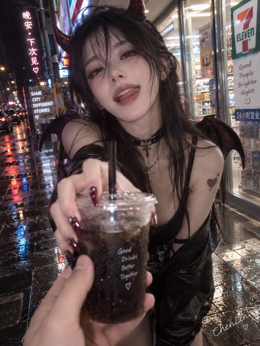 spark_chenlin's tweet photo. 这杯喝下去，可能就回不去了～

提示词：

小恶魔系女孩，暧昧对象，手机抓拍质感，第一人称视角，她偷偷拿走你的饮料，夜晚街边便利店门口，霓虹灯反射地面，情侣纪录摄影风，甜蜜挑逗感 https://t.co/1luzh2cjpf