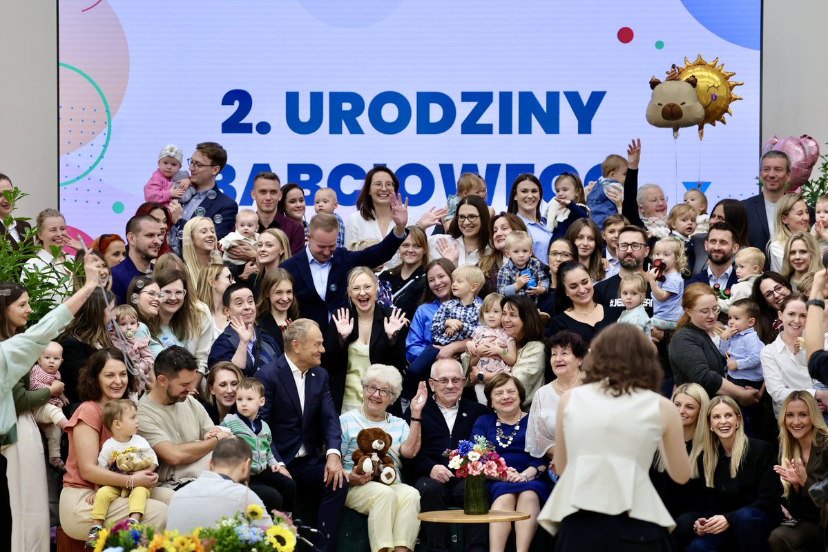 donaldtusk's tweet photo. Dobrze jest być dziadkiem Babciowego!❤️ https://t.co/QCXdSVcte5