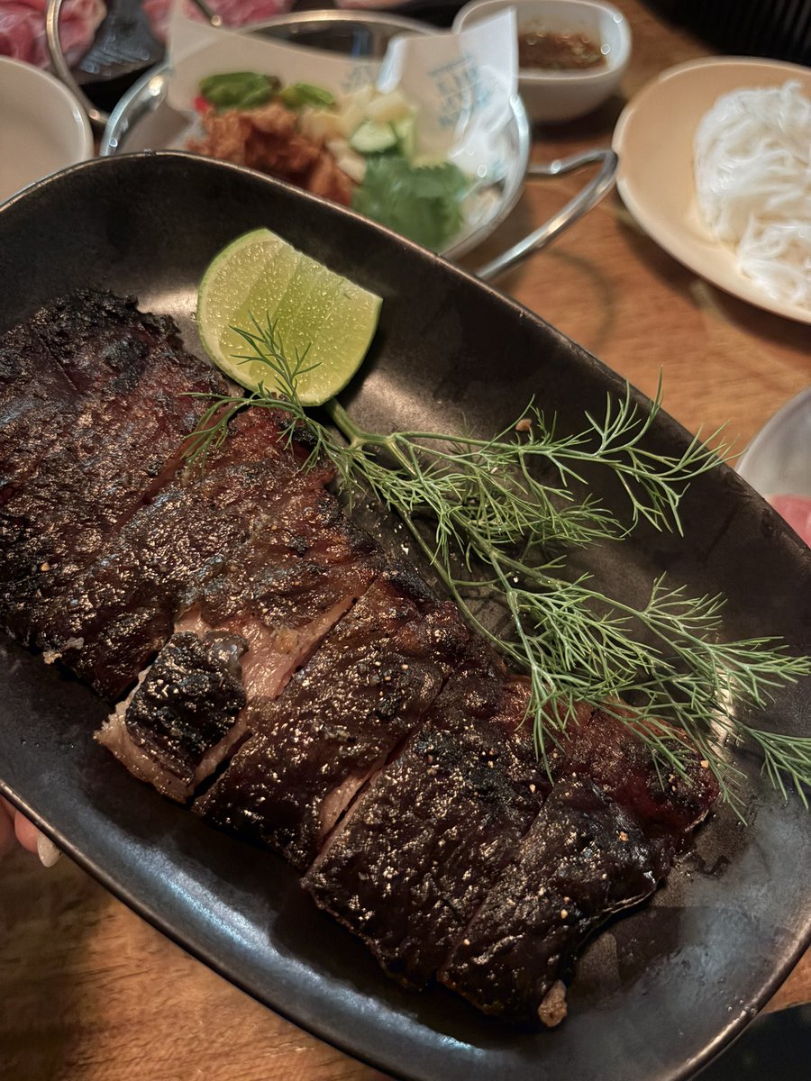 hbker07's tweet photo. อันนี้พูดจริงๆ ว่าถ้าอยากกินร้านส้มตำติดแกลม อร่อยมาก แซ่บมาก รสชาติดีสุดๆโคตรๆ ขอแนะนำจุ่มแซ่บฮัท ชื่อร้านนี้เลย เราไปซ้ำมา2รอบแล้ว อร่อยมากๆ ตำปูปลาร้าคือโคตรอร่อย จิ้มจุ่มดีมาก กินในวันฝนตกโคตรจะฟิน หมูสามชั้นทอด+ปลาดุกย่างคือต้องสั่ง เรากดมาเบิ้ล2อะ อร่อยแบบ อยากกรีดร้อง https://t.co/OcRSh9hziE
