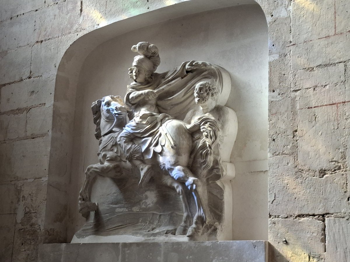 tuttenberg's tweet photo. @ReskiLab Noch ein Reiter. Kathedrale Metz. (Papstbesuch!) https://t.co/TJteNBSHgi