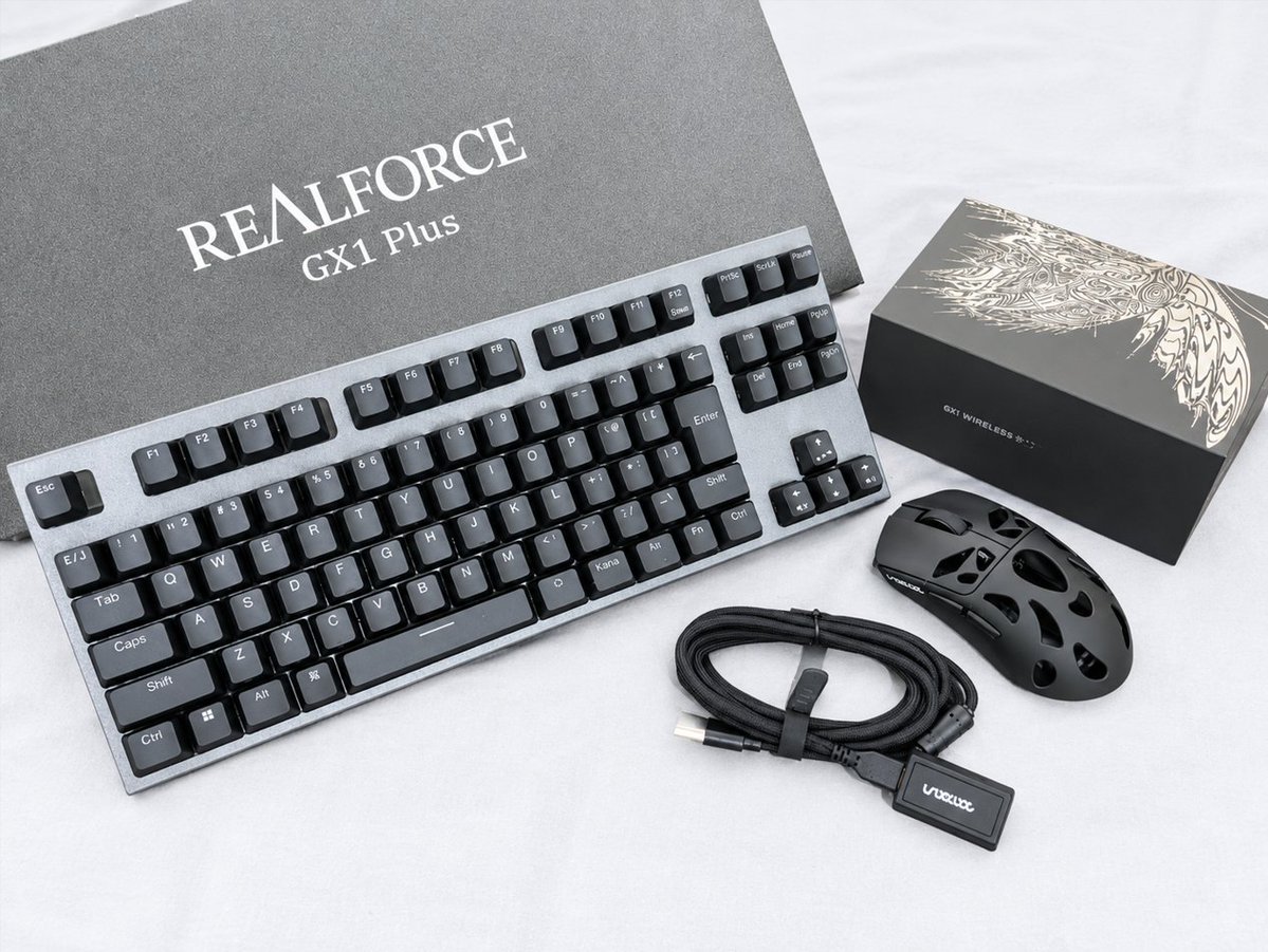 DaisySilane's tweet photo. ERSLのスポンサーとしてついて頂いているREALFORCE様の GX1PlusとUNDERDOG様のproマウスをご提供頂きました！！ 
実際に使用してみましたが、UNDERDOG様のProマウスはすごく軽量でサイズもかなり小さめなので手のフィット感がすごくてかなり振りやすかったです！
REALFORCE様のGX1も打鍵音がかなり静かなんですが、押したときにしっかりカチッと反応するのが自分好みでした！！
https://t.co/zMifDuxwLK https://t.co/m2b7gMqzUv
UNDERDOG様は公式サイトからクーポンコード『ERSL』で5％OFFになるので確認してみてください！！！！！
REALFORCE様からも後日クーポンコード追加予定なのでお待ちください！！！！！
#REALFORCE 
#UNDERDOG