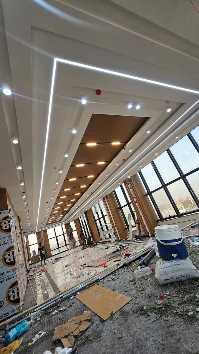 SFJ_SARL's tweet photo. Votre projet commence ici : contact : 0823 200 099 
DU CHANTIER À LA SALLE DE RÉCEPTION : NOTRE SAVOIR-FAIRE EN ACTION

Plafond suspendu, éclairage architectural, sol en marbre poli... Voici deux étapes de nos réalisations du gros œuvre en finition jusqu'à la salle qui éblouit.
Société Franco-Japonaise Sarl maîtrise chaque étape, du chantier brut à la livraison impeccable. 

Abonnez-vous pour suivre nos chantiers en direct !

@LikundeR @jacdjo1 @mandefu113 @malu_raissa @DrKayumba @MichelMoto1 @daniel_bumba_01 @NembalembaJun @PDG_Emma_Muanza @bembajp @GuyKabombo @Guymafuta @HonGraciaYamba @Guy_Loando @molendosakombi @flory_mapamboli @BestineKazadi @dkadimaofficiel @IvanKazadi4 @kazadi_peter @DeniseNyakeru  @ChrisKitungwa @CrispinMbadu @julienpalukucom @rogerkamba @NtumbaSymphori2 @WivineMoleka @bandubolambongo @ALINGETEJULES_K
@MuadiLaeticia 
@seigneurCHRIS01 
@DevosKitoko 
@MichelineOMbae 
@AdamBombole 
@JeanBamanisa 
@JeanlucienB 
@NgefaGuillaume 
@oneige_nsele 
@kkmtry 
@BojiAime
@MutitaClotilde
@mbuyiclaude12
@gracekutino
@LouisWkabamba
@TinaSalama2
#SocieteFrancoJaponaise #Kinshasa243 #BTP #NosRealisations #ConstructionKinshasa