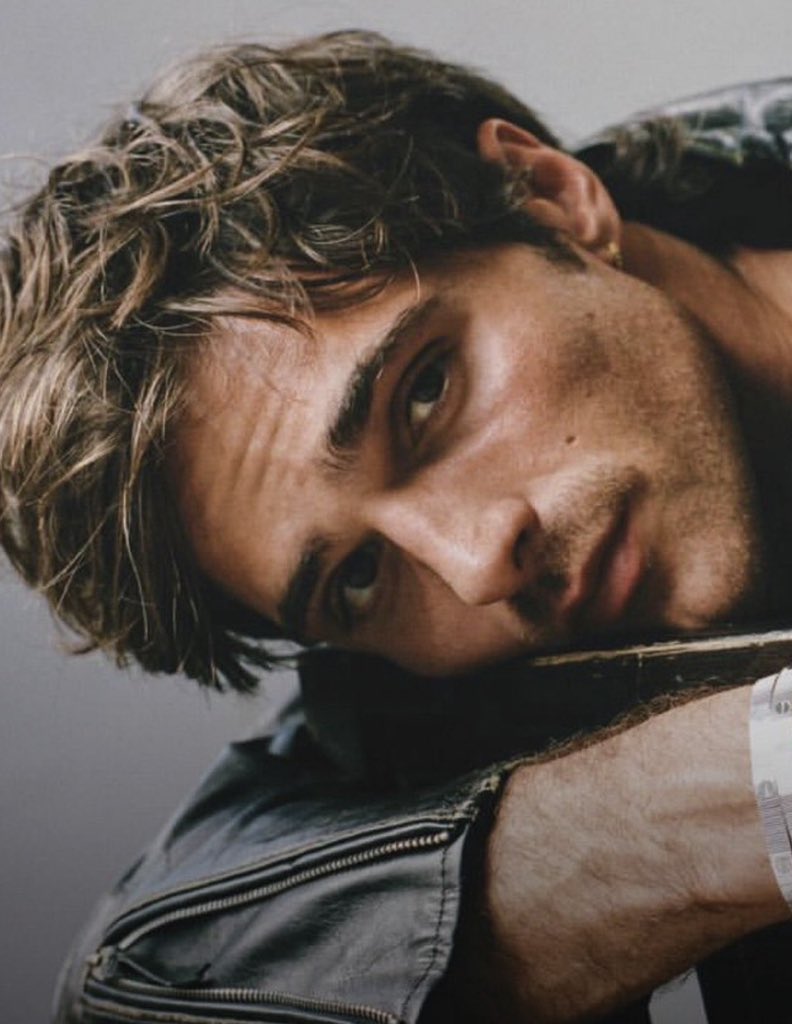 rebellevague's tweet photo. Jacob Elordi fotografato per Cartier https://t.co/APPLKRLvHf