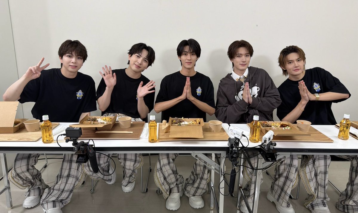 milk_info's tweet photo. ／
このあと放送📣
＼
10月2日(金)19:00〜放送
フジテレビ系「ウワサのお客さま」に
EBiDANが出演します！

ぜひ、お楽しみに！
@uwasa_fujitv
#ウワサのお客さま
#MILK
#EBiDAN https://t.co/4qlJVSZf8O