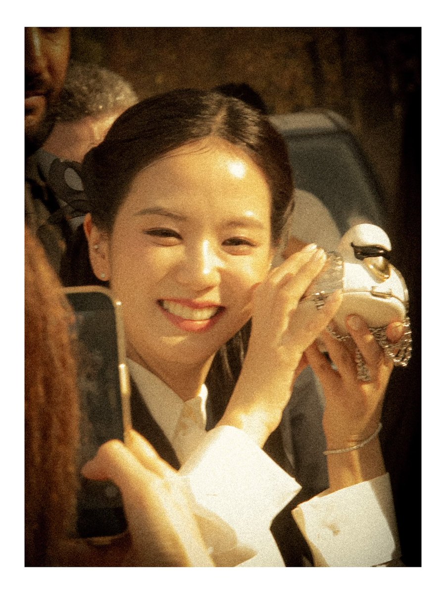 hiroppi_sp's tweet photo. IG: https://t.co/r4ZbYlK10N

HUMAN DIOR JISOO AT PFW  #JISOOxDiorSummer27 @Dior https://t.co/l8mDFHYfvg