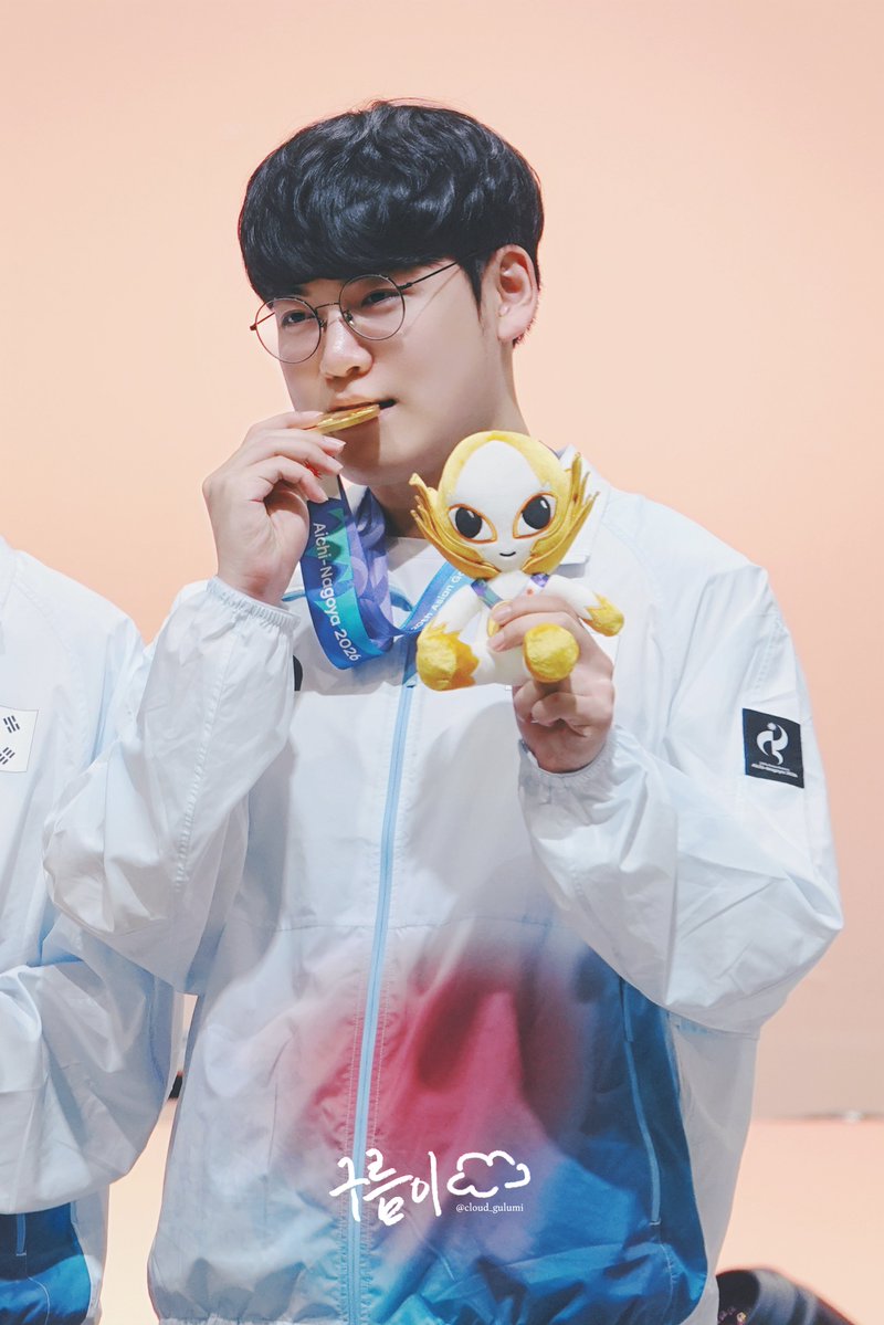 cloud_gulumi's tweet photo. 20261002

🐻🥇
#구마유시 #Gumayusi https://t.co/HeSmD9F69i