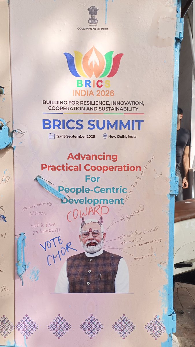 sighyush's tweet photo. Graffiti near Jantar Mantar in Delhi today. https://t.co/FdRR4X3Z9t